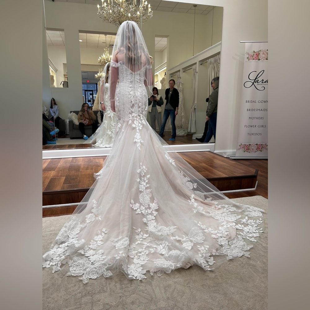 Maggie Sottero Ivory Wedding Gown - Picture 6 of 7